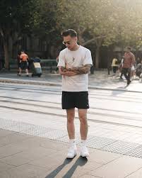 5 Item Fashion Basic yang Wajib Kamu Punya